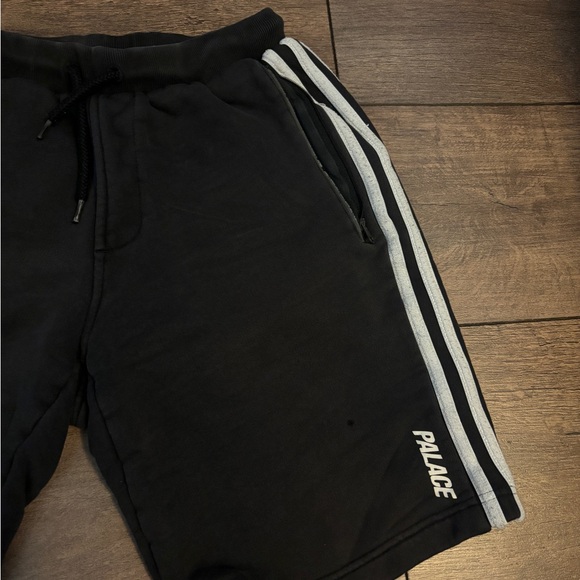 Palace x Adidas Cotton Heavyweight Shorts - Picture 3 of 8
